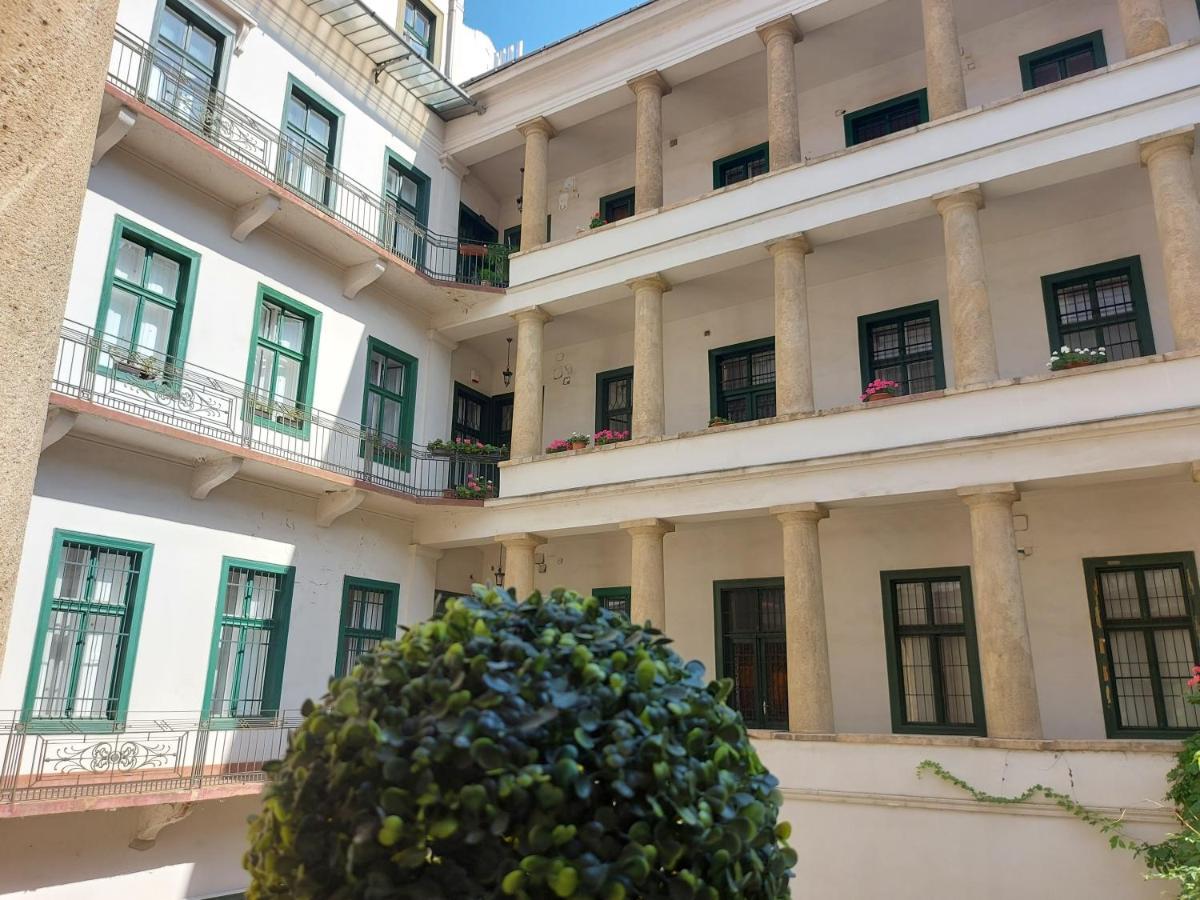 Home City Center Terrace Apartment Budapest Luaran gambar